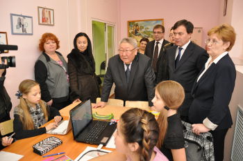 Президент республики Егор Борисов в кабинете журналистики. 19 декабря 2012