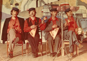 Частушки в исполнении коллектива Ленского КСМ на сцене РДК, 1976 год